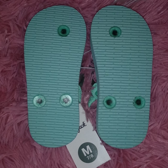 Cat & Jack Flip Flops - Picture 3 of 5